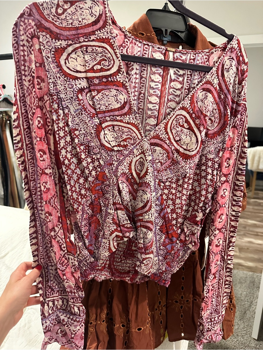 Women’s NWT FREE PEOPLE Pink Paisley V-Neck Blouse